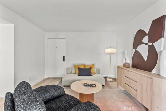 $385,000 | 5400 Newcastle Avenue, Unit 12, Encino, CA 91316