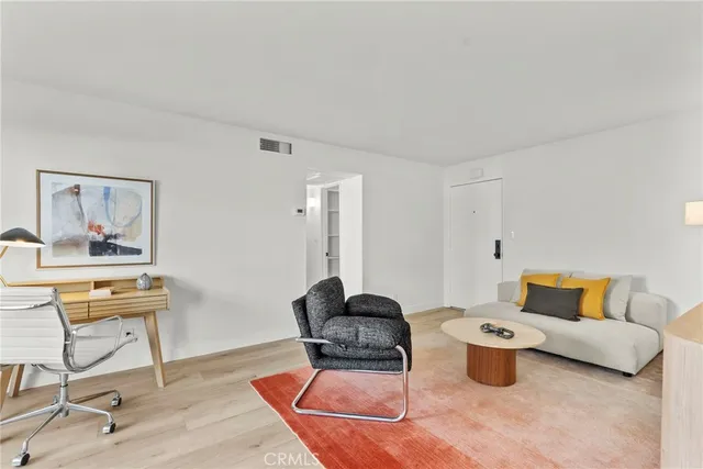 $385,000 | 5400 Newcastle Avenue, Unit 12, Encino, CA 91316