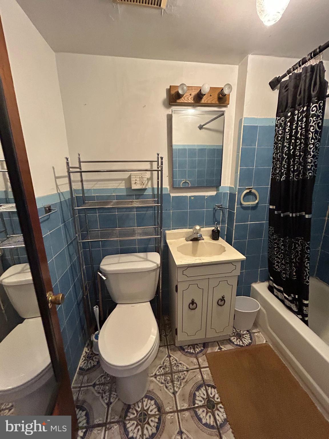 532 North 15th Street, Unit 3F Philadelphia, PA 19130 - Photo 7 of 8 a bathroom with a sink a toilet and shower