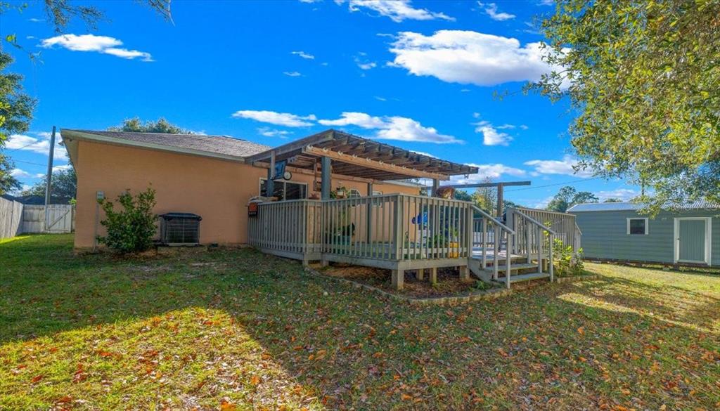 49 Hemlock Radial Loop Ocala, FL 34472 - Photo 39 of 50 a backyard of a house with table and chairs