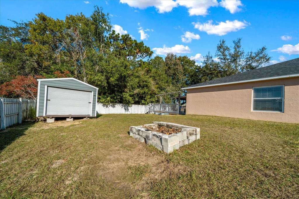 49 Hemlock Radial Loop Ocala, FL 34472 - Photo 41 of 50 a backyard of a house with yard and garage