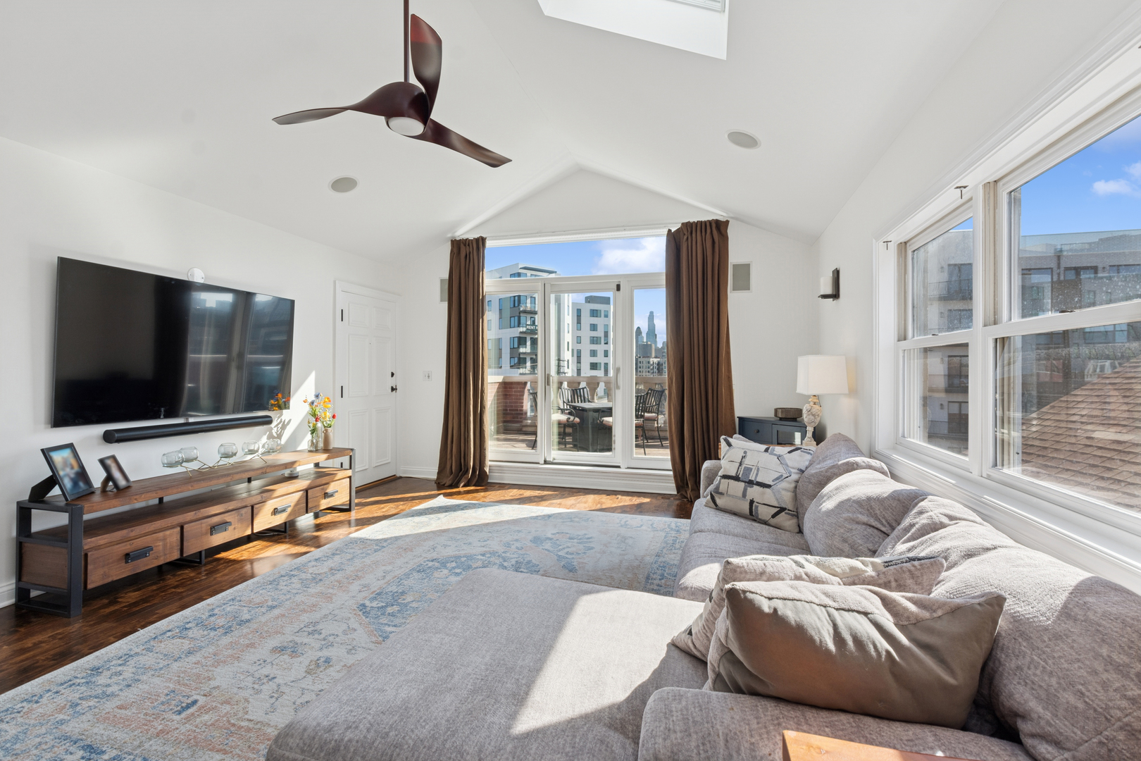632 North Racine Avenue, Unit 3S Chicago, IL 60642 - Photo 11 of 36 Gallery Image 11