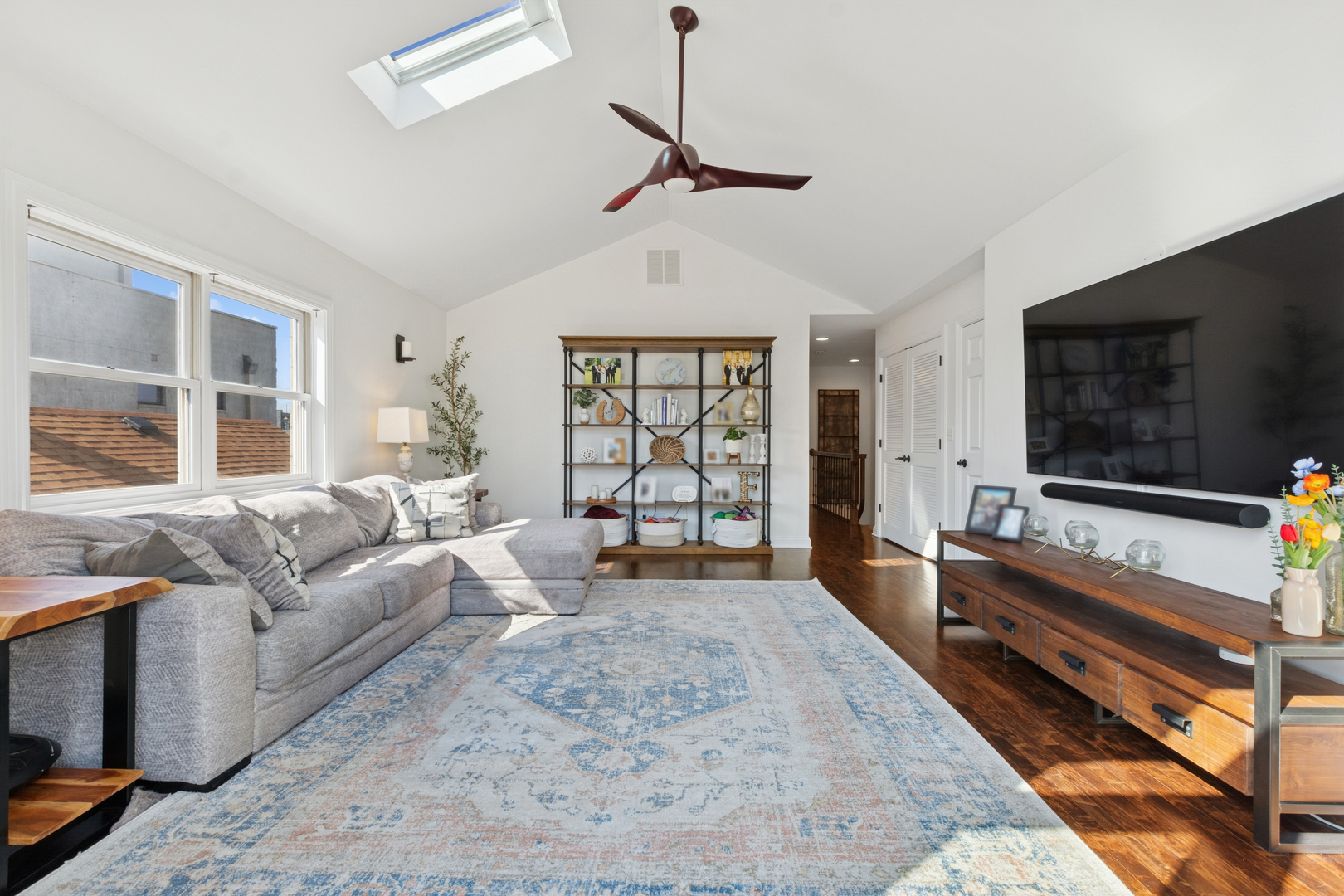 632 North Racine Avenue, Unit 3S Chicago, IL 60642 - Photo 14 of 36 Gallery Image 14