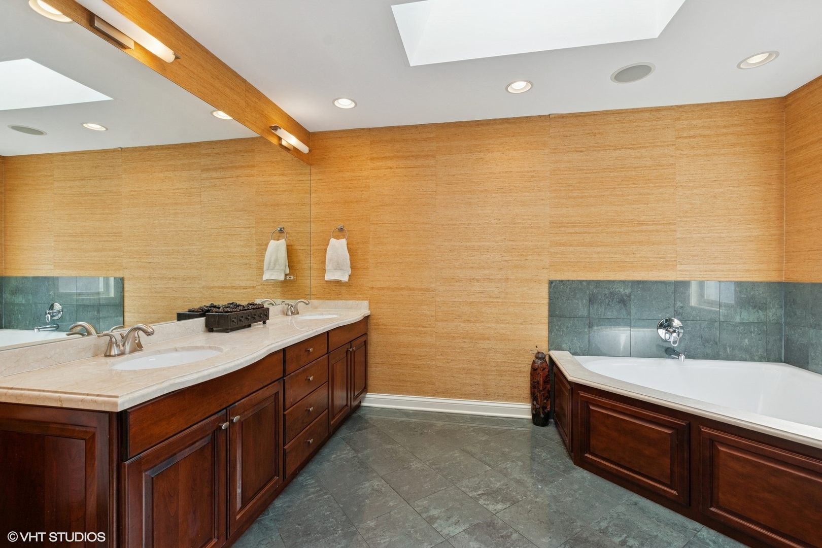 632 North Racine Avenue, Unit 3S Chicago, IL 60642 - Photo 20 of 36 Gallery Image 20