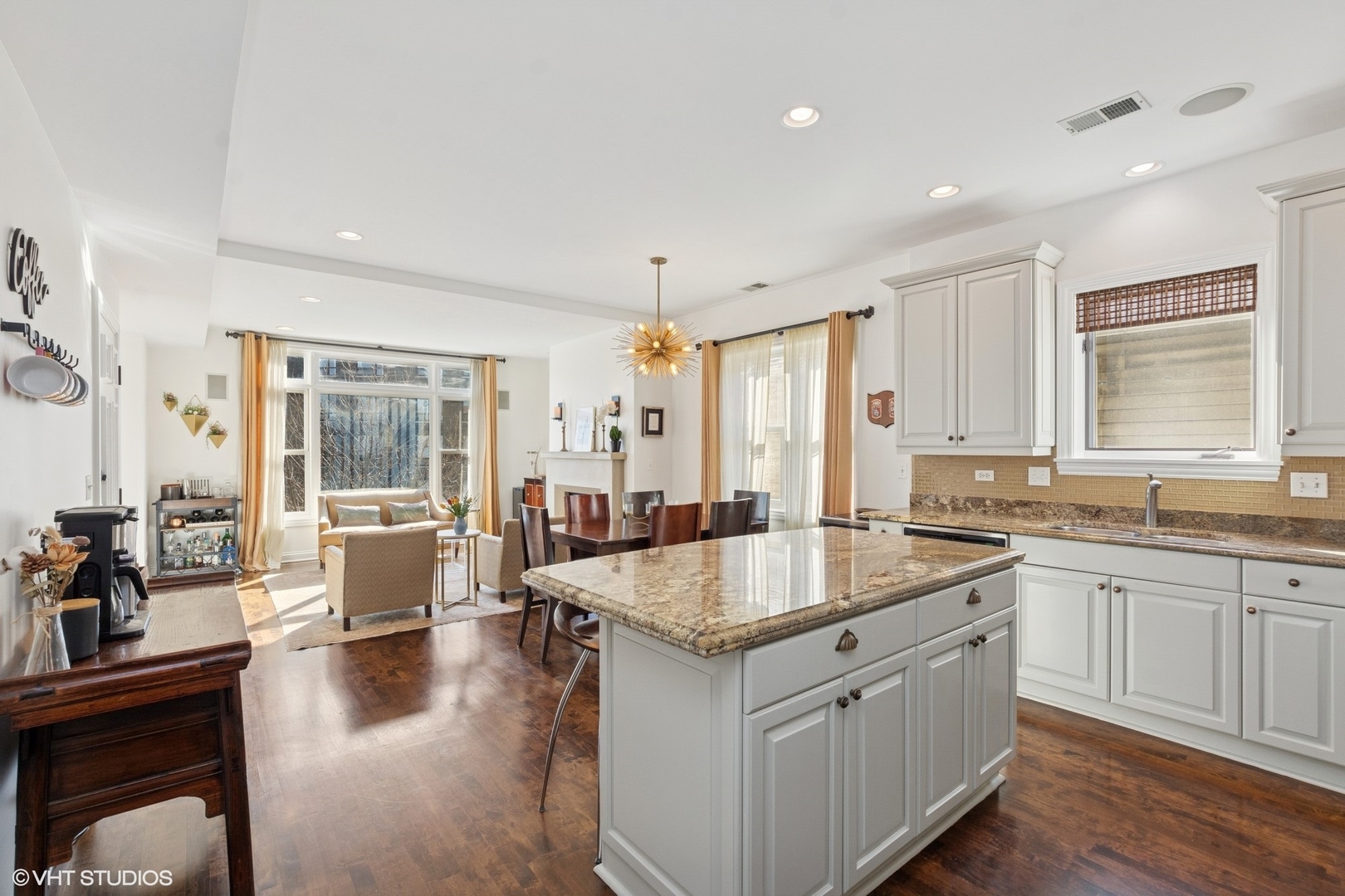 632 North Racine Avenue, Unit 3S Chicago, IL 60642 - Photo 8 of 36 Gallery Image 8