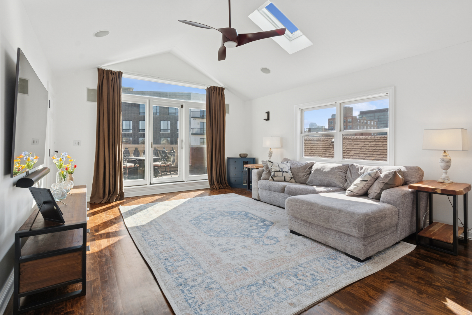 632 North Racine Avenue, Unit 3S Chicago, IL 60642 - Photo 10 of 36 Gallery Image 10