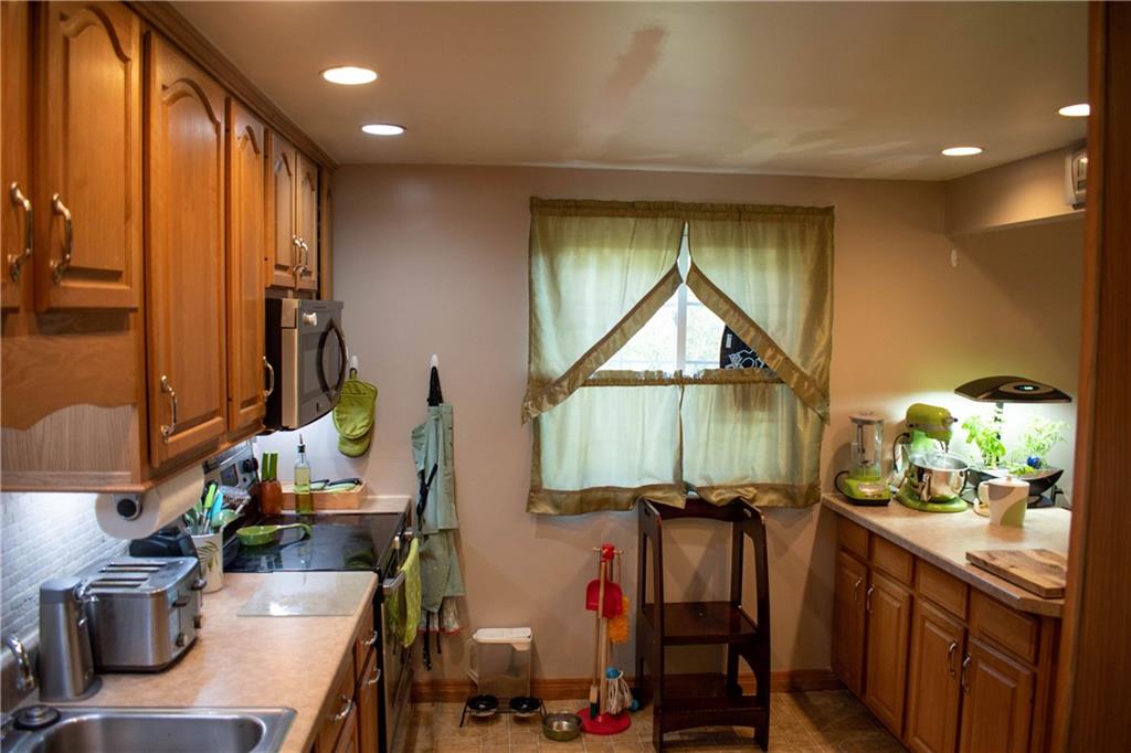 95 Phillips Lane McKees Rocks, PA 15136 - Photo 9 of 25 Gallery Image 9