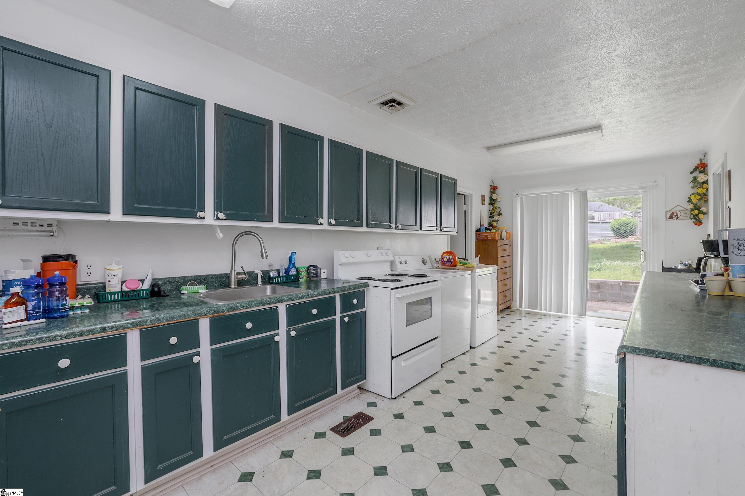 102 Rutledge Avenue Greenville, SC 29617 - Photo 10 of 24 Gallery Image 10