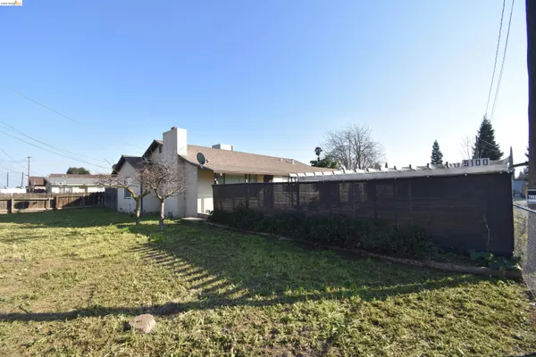 a view of a backyard of the house