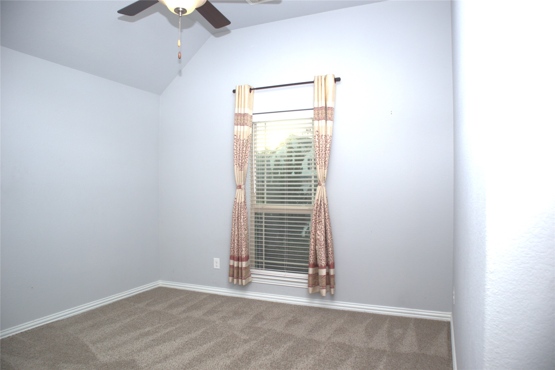 4553 New Country Drive Spring, TX 77386 - Photo 8 of 36 an empty room with windows