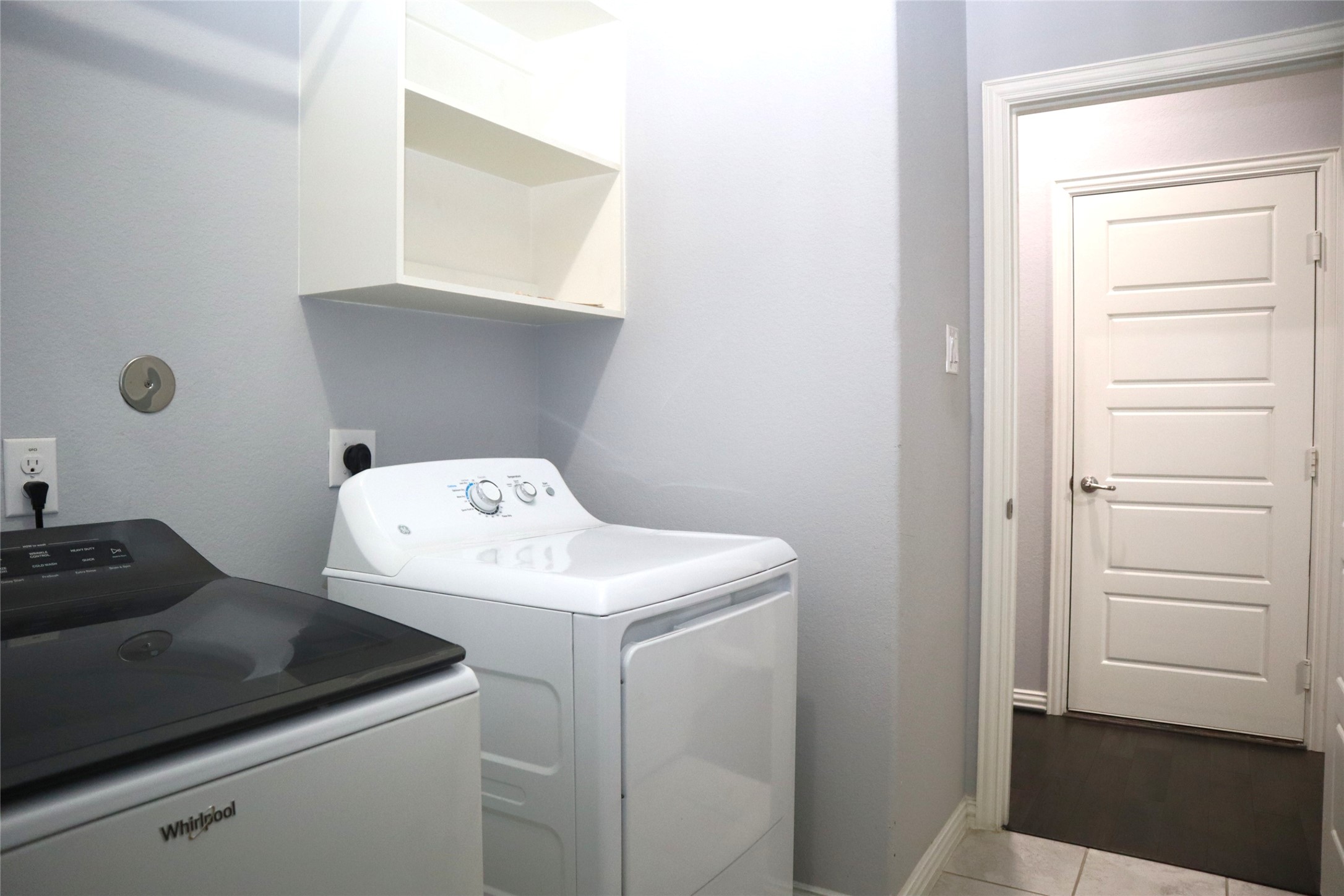 4553 New Country Drive Spring, TX 77386 - Photo 13 of 36 a utility room with dryer and washer