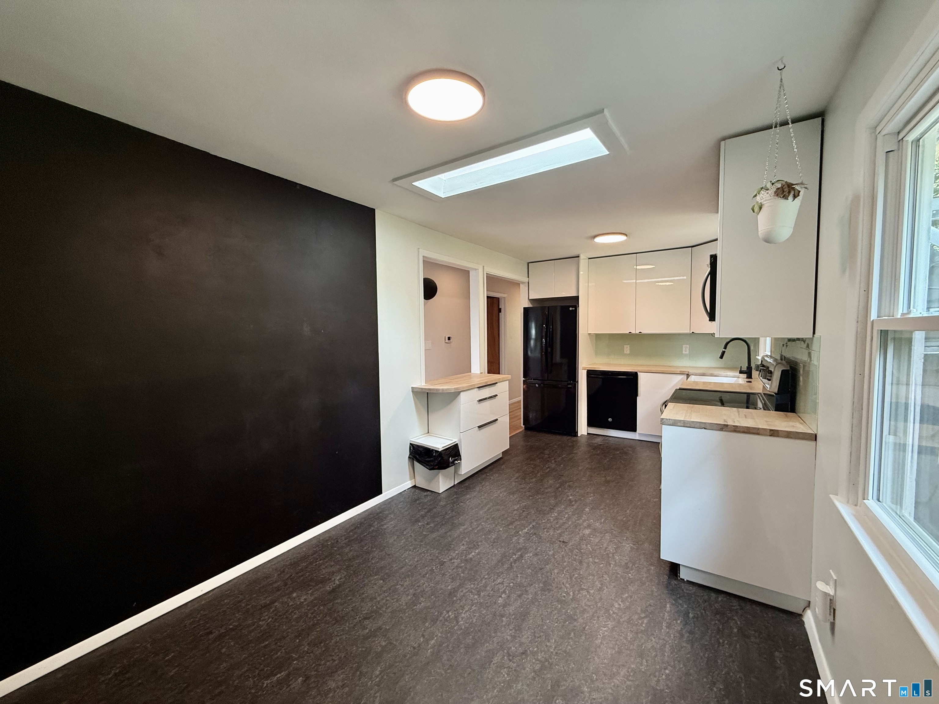 220 Foxon Hill Road New Haven, CT 06513 - Photo 7 of 17 Gallery Image 7