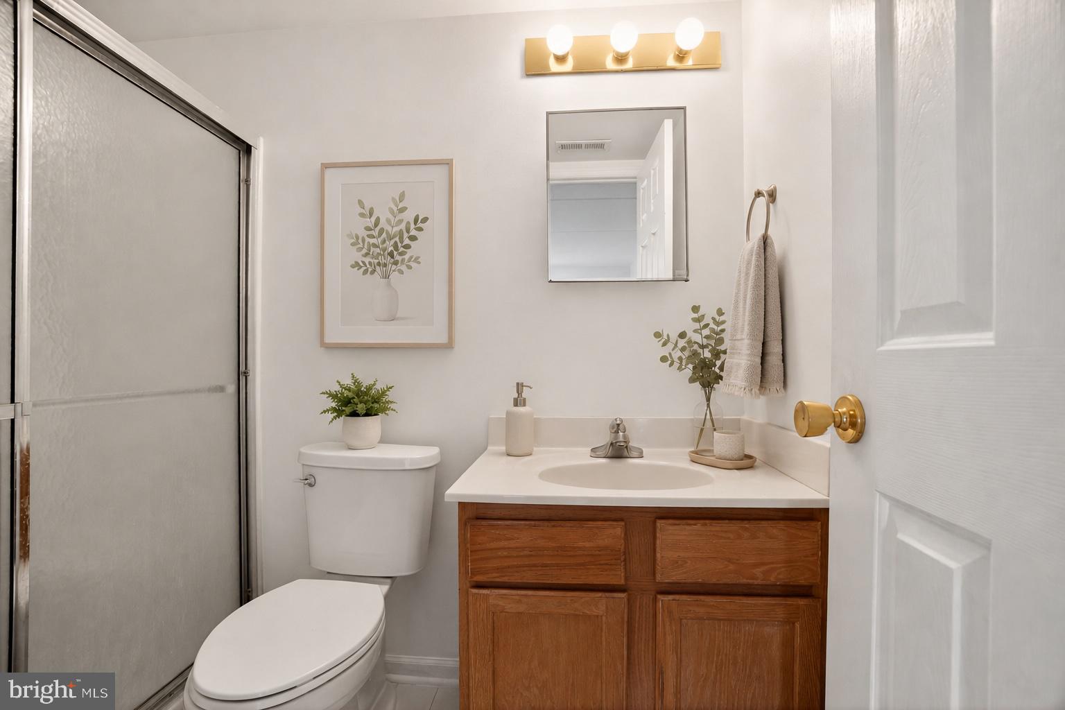 627 Brandon Road Norristown, PA 19403 - Photo 8 of 41 Virtually staged Primary Bath