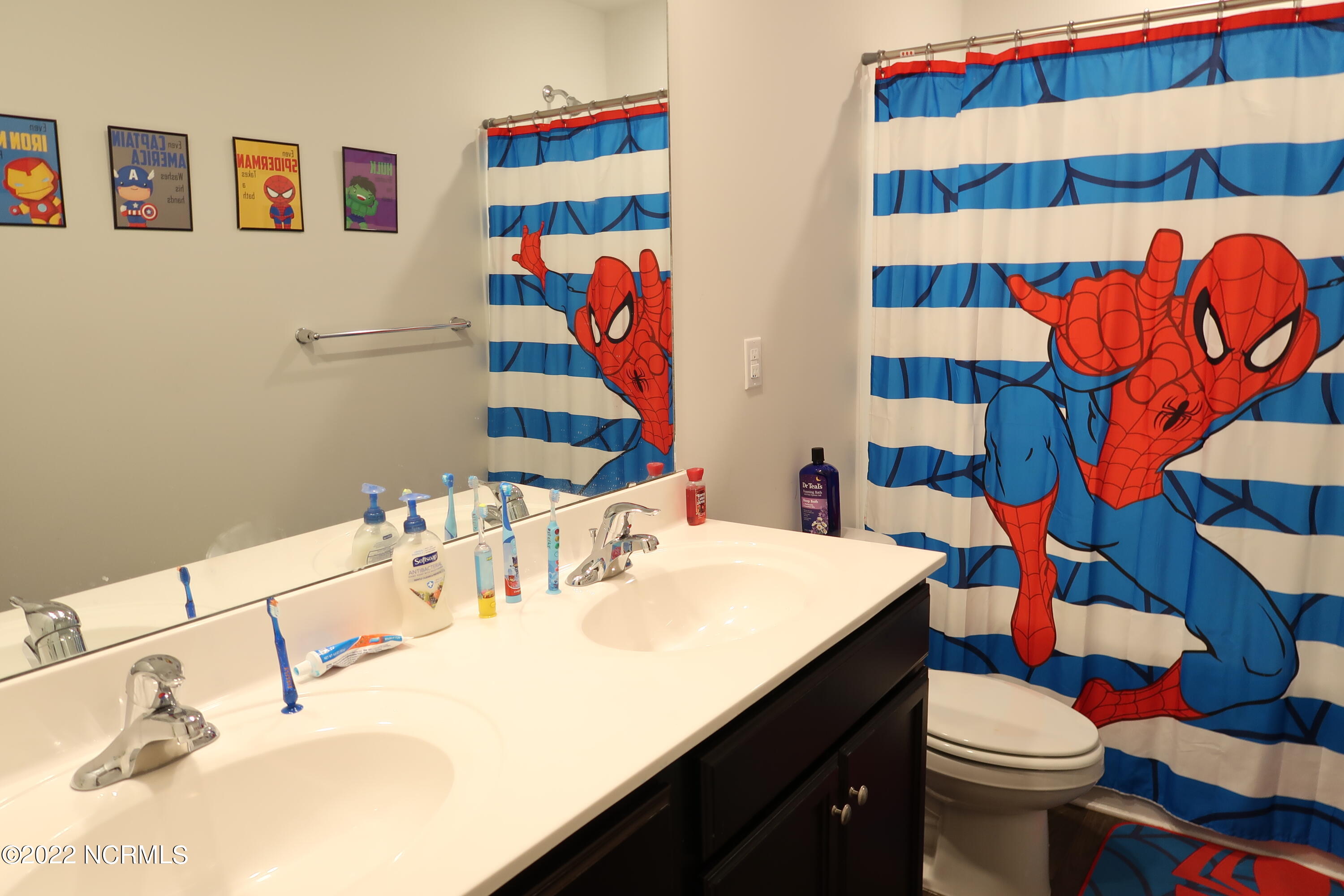 418 Frida Road New Bern, NC 28560 - Photo 29 of 36 Guest Bathroom