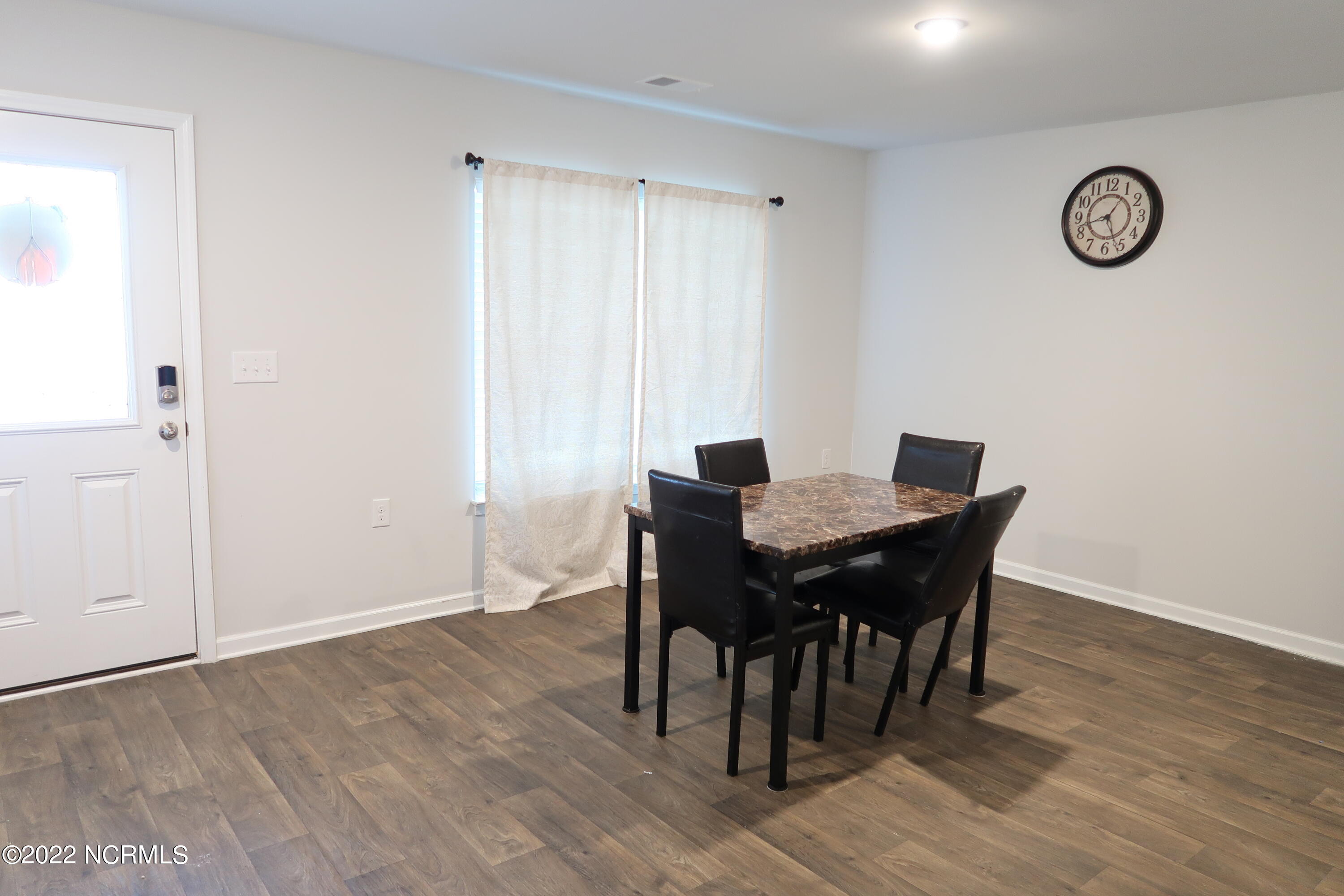 418 Frida Road New Bern, NC 28560 - Photo 4 of 36 Front Room