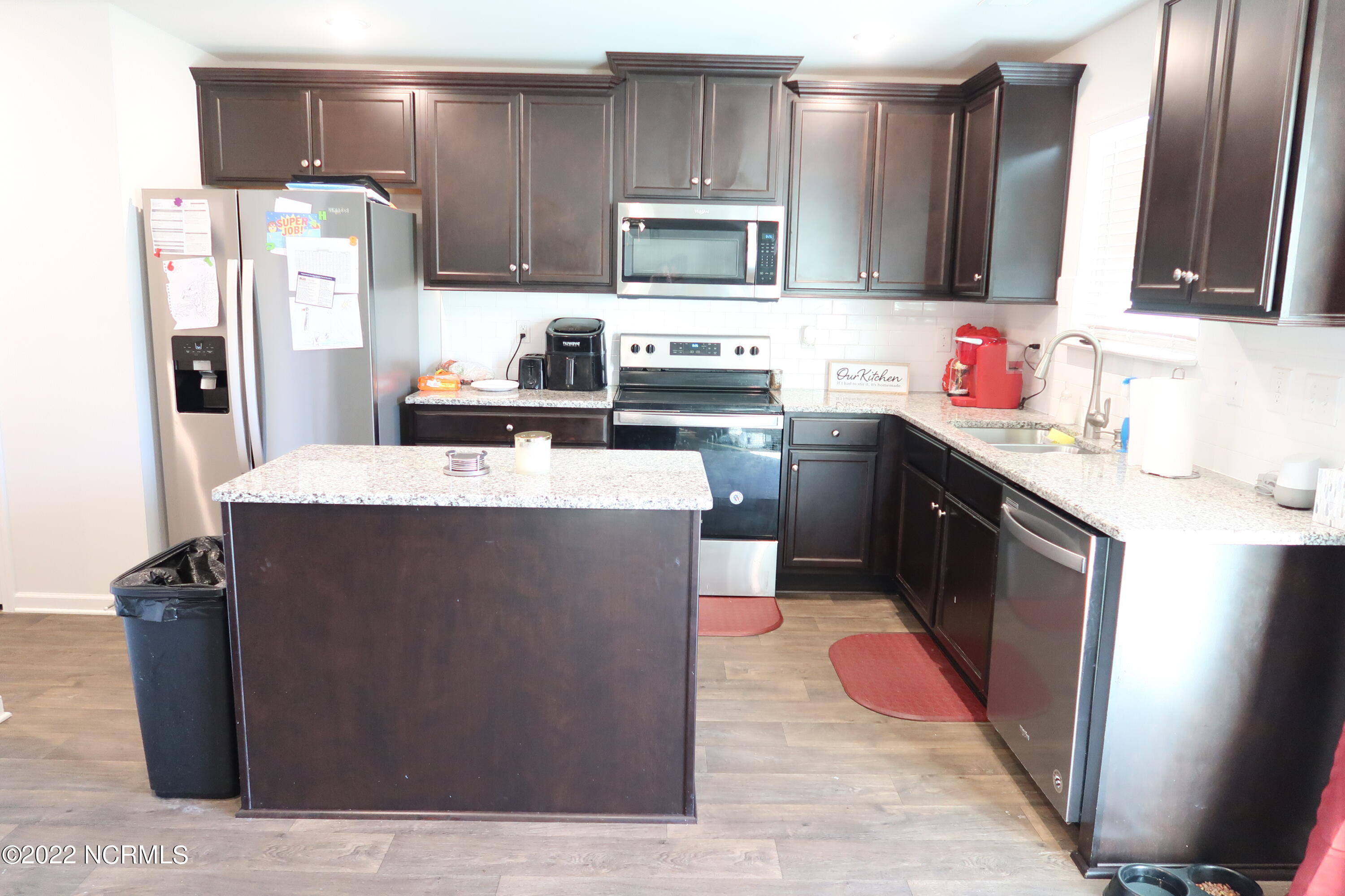 418 Frida Road New Bern, NC 28560 - Photo 6 of 36 Kitchen with Island