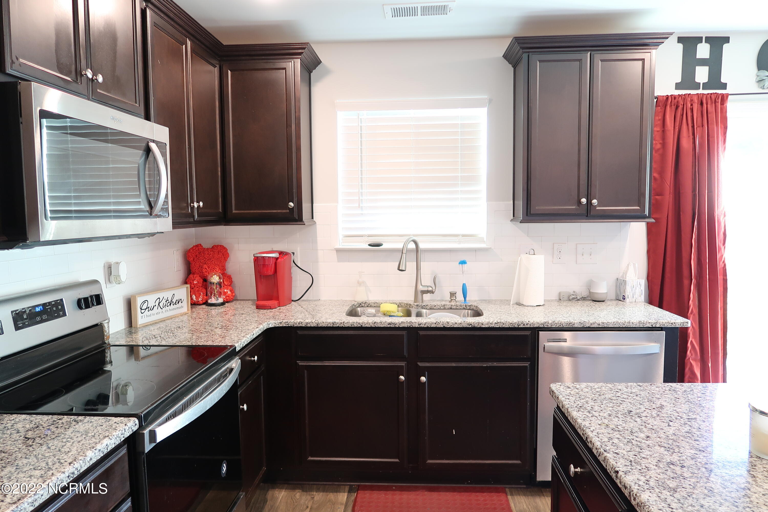 418 Frida Road New Bern, NC 28560 - Photo 7 of 36 Granite countertops