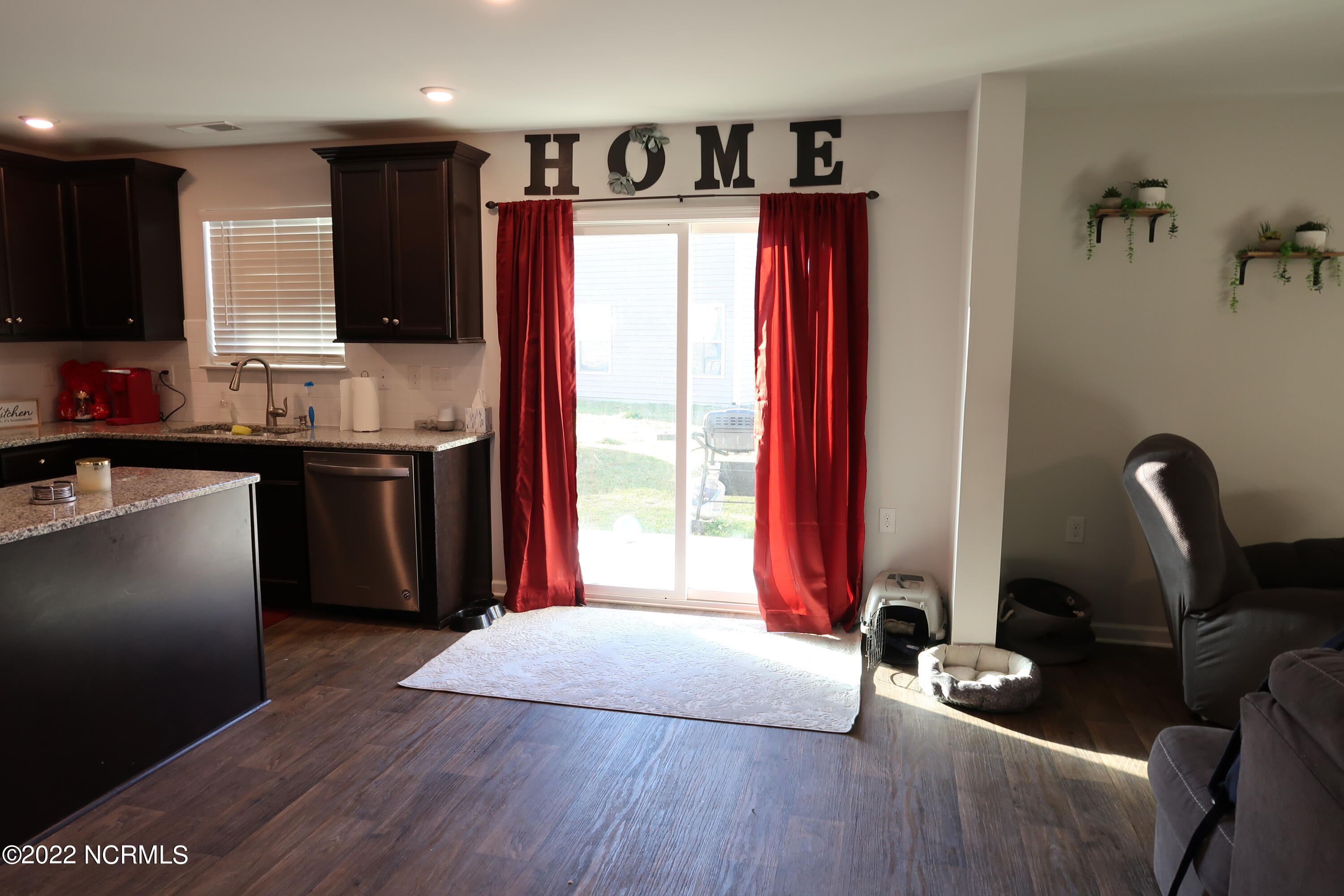 418 Frida Road New Bern, NC 28560 - Photo 10 of 36 Sliding back door