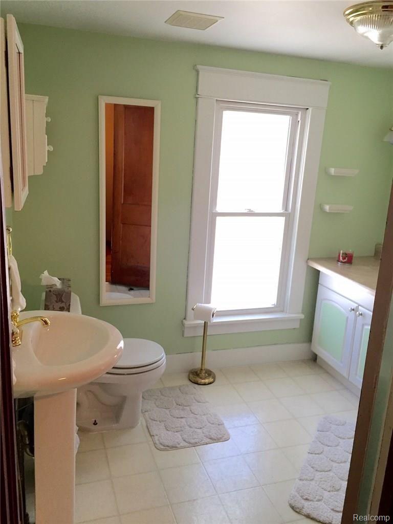 36769 Goddard Road Romulus, MI 48174 - Photo 28 of 34 Upstairs bath with shower
