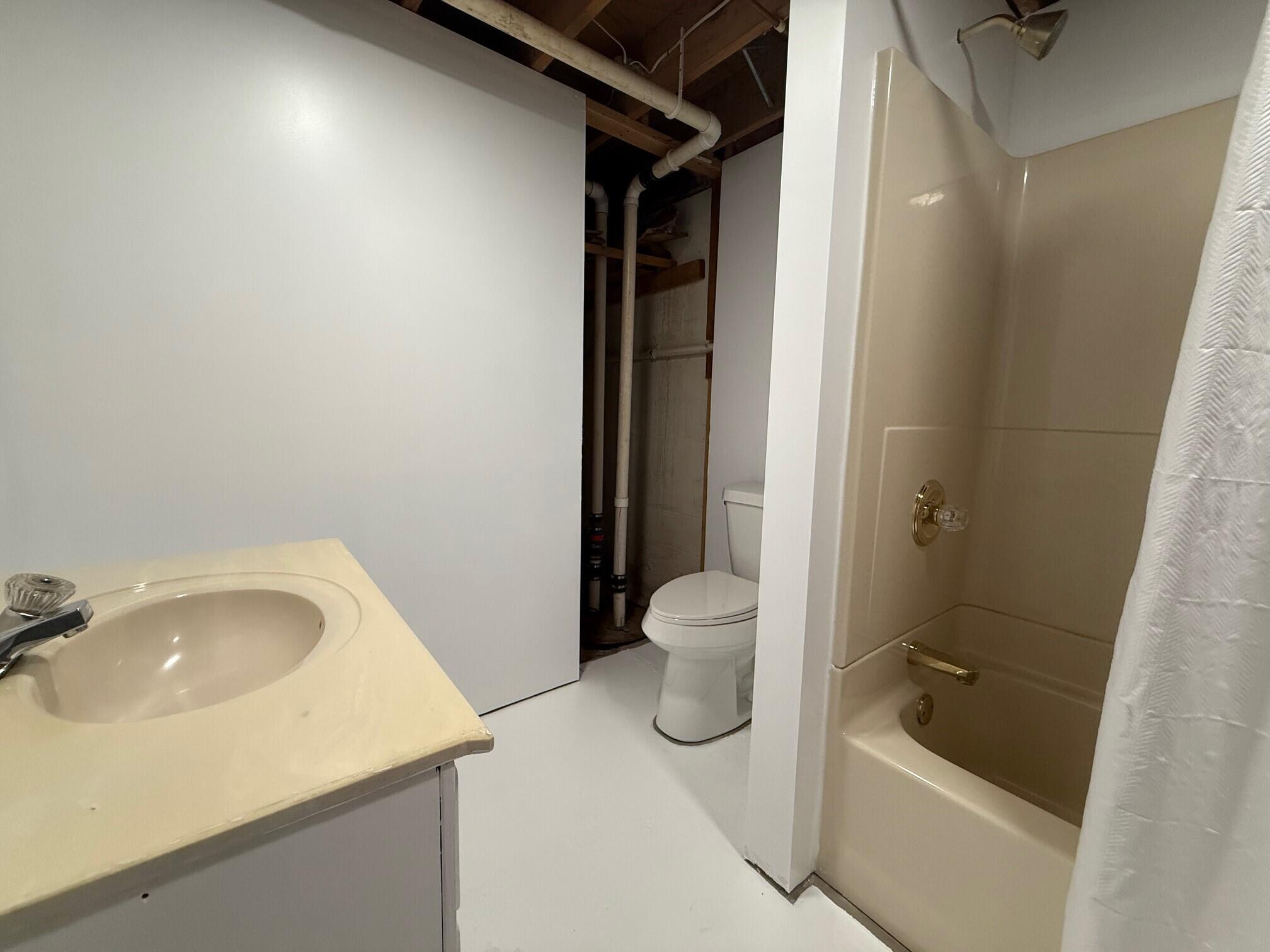 6035 West Trails End Road Ludington, MI 49431 - Photo 24 of 37 Basement Bathroom