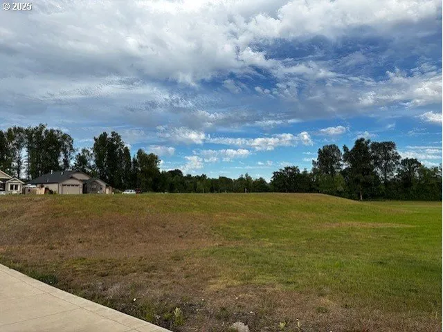 $300,000 | 481 Southwest Oregon Falls Drive, Dallas, OR 97338