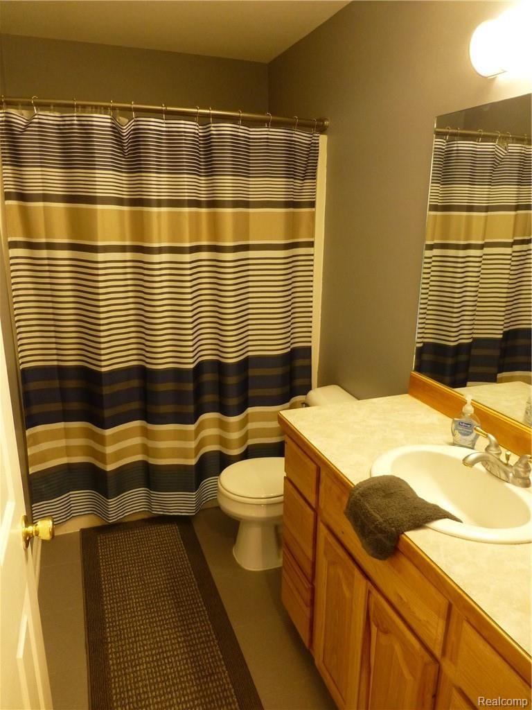 1306 Farnsworth Road Lapeer, MI 48446 - Photo 31 of 40 Full Bathroom