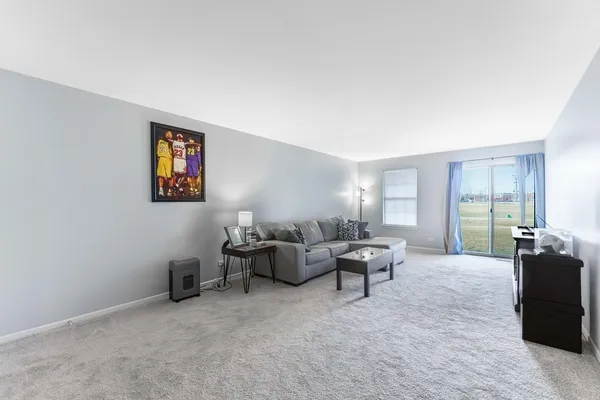 $250,000 | 741 West Streamwood Boulevard, Unit A, Streamwood, IL 60107