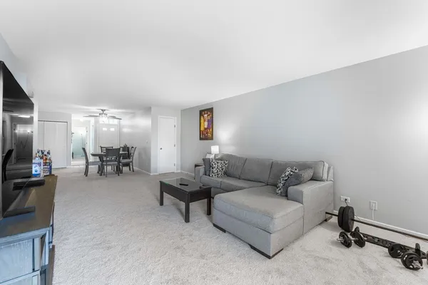 $250,000 | 741 West Streamwood Boulevard, Unit A, Streamwood, IL 60107