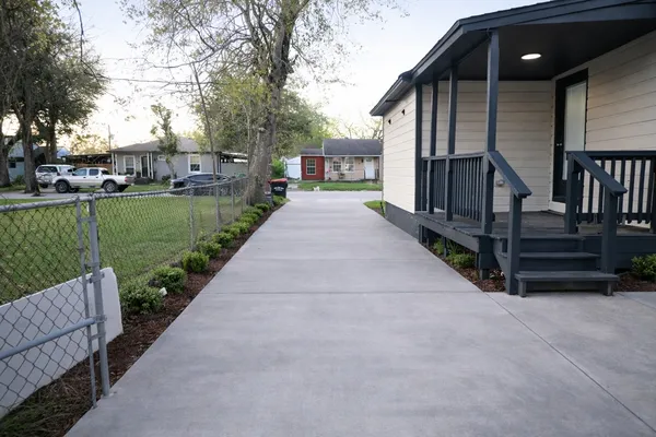 $1,700 | 916 Parkway Drive, Baytown, TX 77520