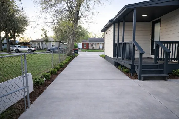 $1,500 | 916 Parkway Drive, Baytown, TX 77520