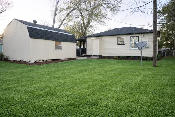 $1,700 | 916 Parkway Drive, Baytown, TX 77520