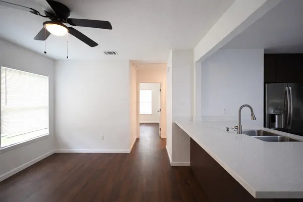 $1,700 | 916 Parkway Drive, Baytown, TX 77520