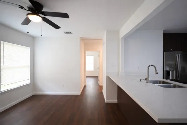 $1,500 | 916 Parkway Drive, Baytown, TX 77520