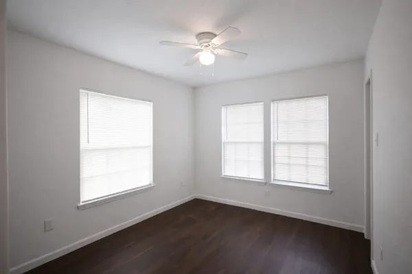 $1,500 | 916 Parkway Drive, Baytown, TX 77520