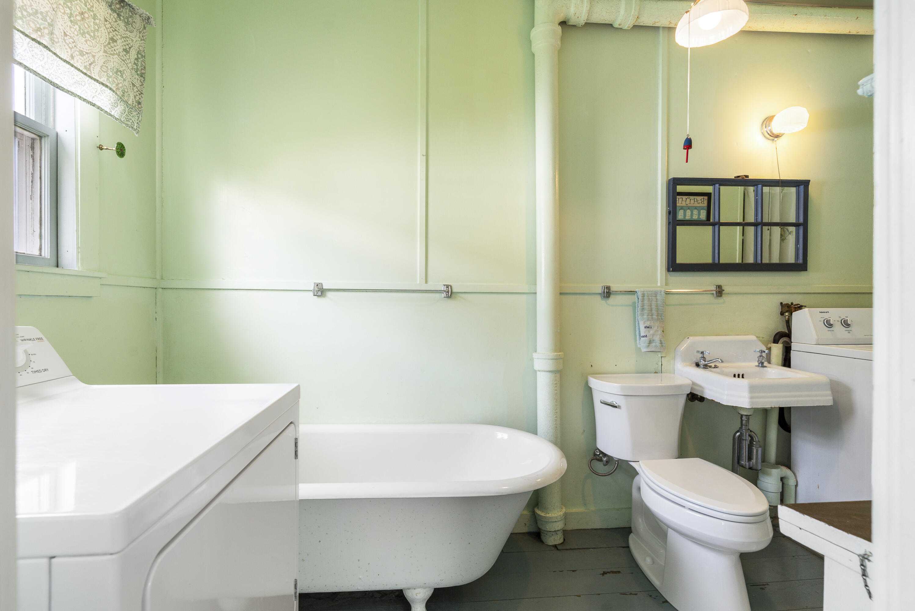 10 South Colony Branch Road Harpswell, ME 04079 - Photo 37 of 70 1st floor suite bathroom