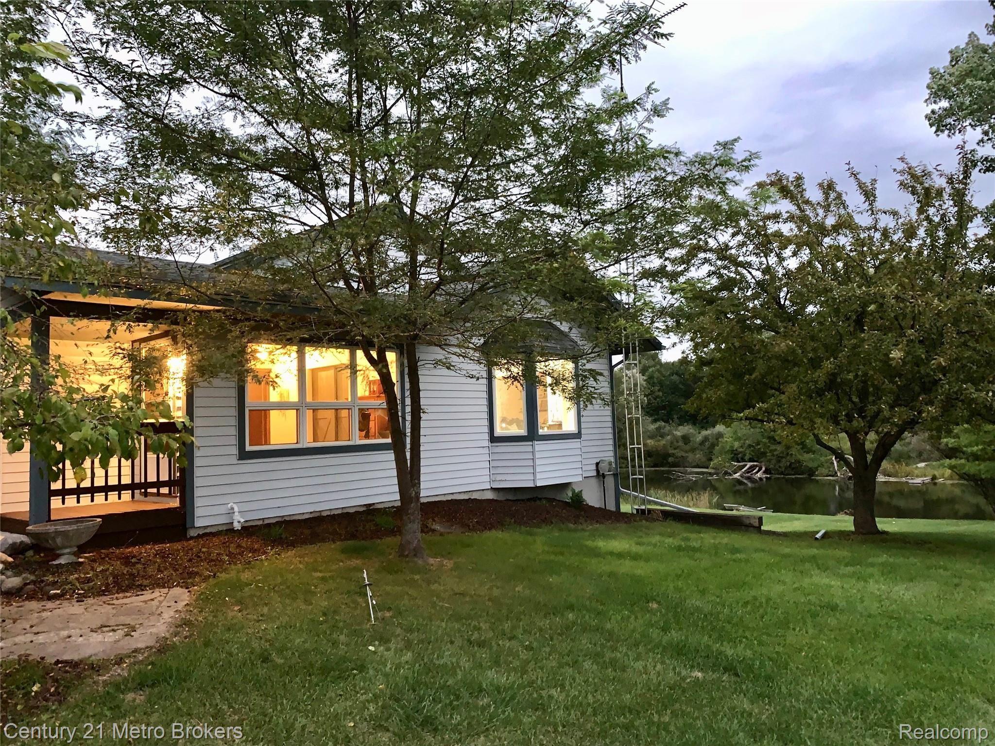 12185 County Line Road Ortonville, MI 48462 - Photo 3 of 40 fullsizeoutput_2089.jpeg