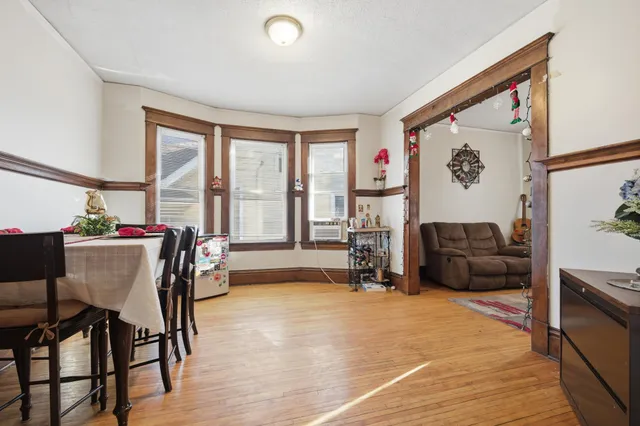 $354,900 | 821 Edmund Avenue West, St. Paul, MN 55104