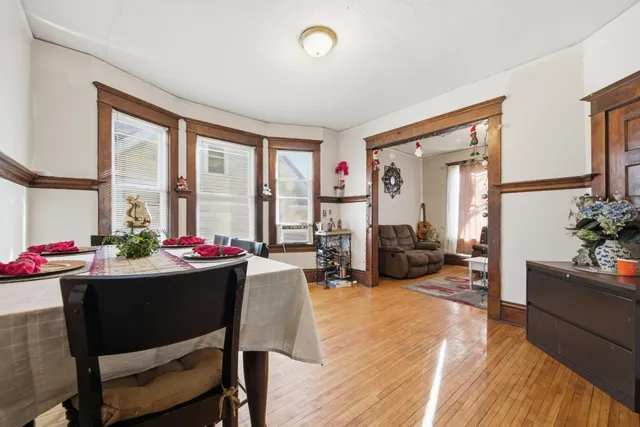 $354,900 | 821 Edmund Avenue West, St. Paul, MN 55104