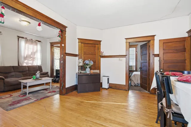 $354,900 | 821 Edmund Avenue West, St. Paul, MN 55104