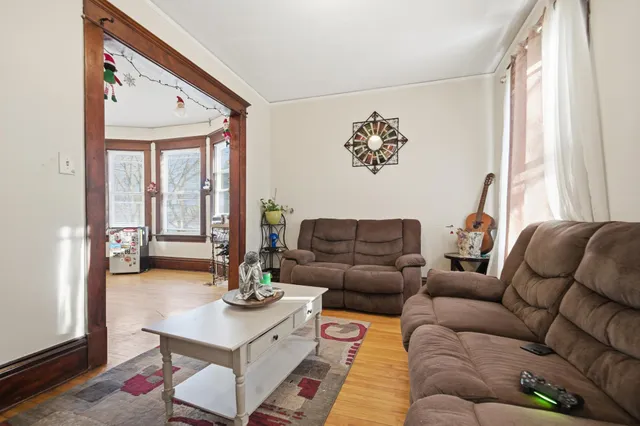 $354,900 | 821 Edmund Avenue West, St. Paul, MN 55104