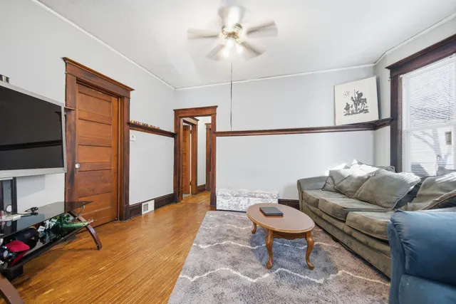 $354,900 | 821 Edmund Avenue West, St. Paul, MN 55104