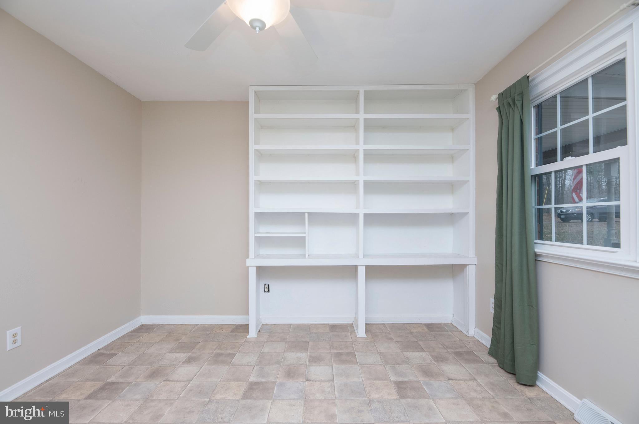 12605 Bristersburg Road Midland, VA 22728 - Photo 23 of 36 Built-In Book Shelves