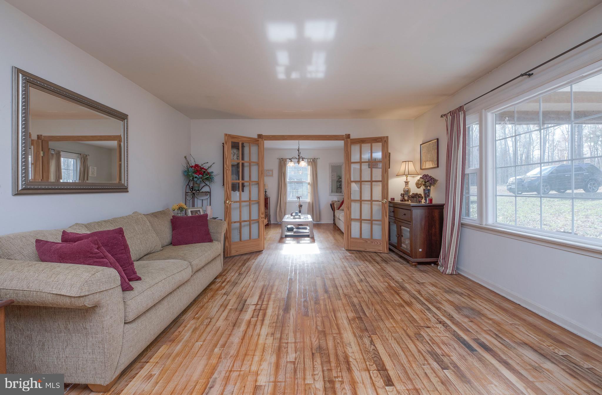 12605 Bristersburg Road Midland, VA 22728 - Photo 7 of 36 Large Family Room