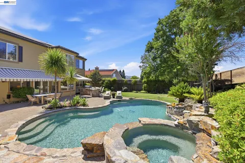 $2,699,000 | 807 Tunbridge Road, Danville, CA 94526