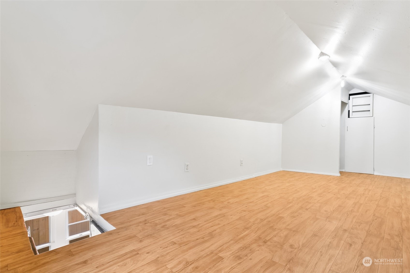 1525 North 3rd Street Renton, WA 98057 - Photo 24 of 38 a view of an empty room