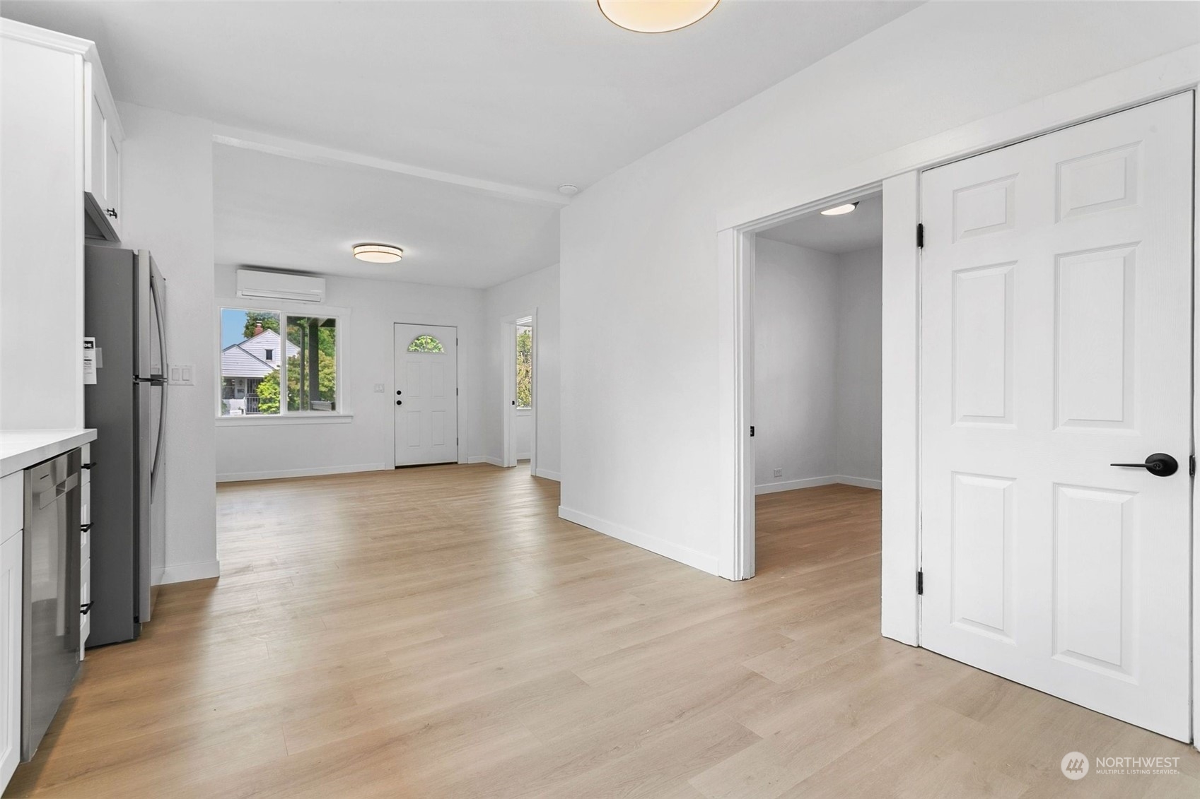 1525 North 3rd Street Renton, WA 98057 - Photo 5 of 38 an empty room with windows and entrance