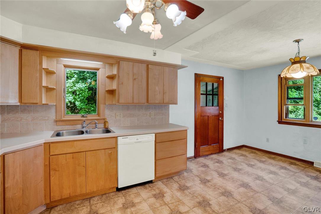 76 Blue Rocks Road Lenhartsville, PA 19534 - Photo 6 of 20 Gallery Image 6