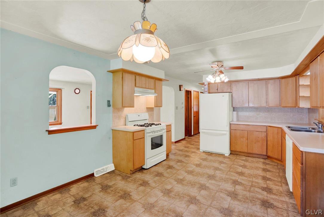 76 Blue Rocks Road Lenhartsville, PA 19534 - Photo 8 of 20 Gallery Image 8
