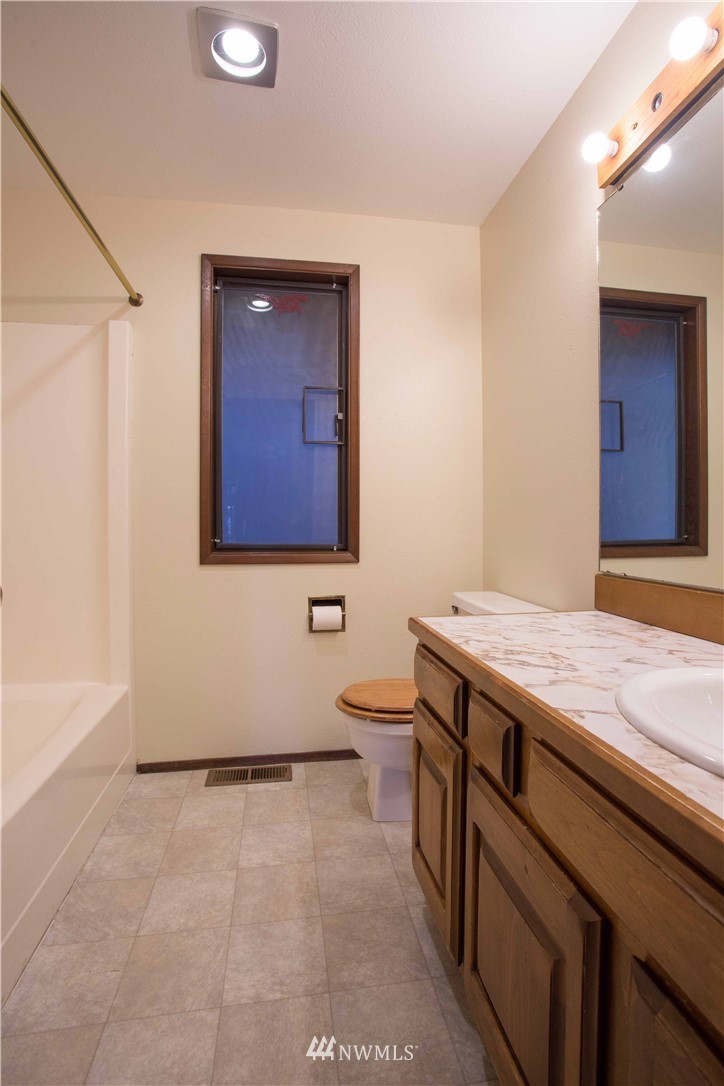 1912 Samish Way Bellingham, WA 98229 - Photo 11 of 22 Gallery Image 11