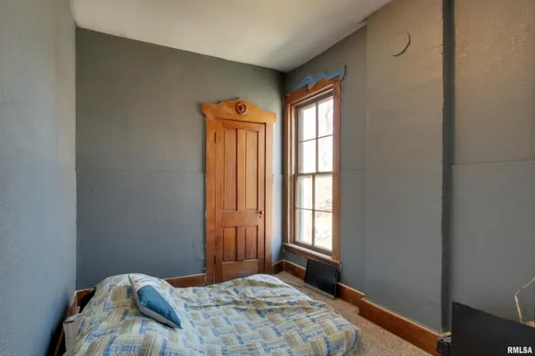 $110,000 | 929 North 6th Street, Quincy, IL 62301